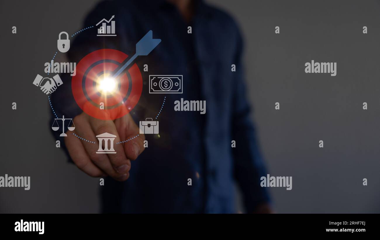 homme d'affaires manipulant des documents et développant la stratégie de l'entreprise avec l'intention, le succès et le concept d'objectif d'affaires. Banque D'Images