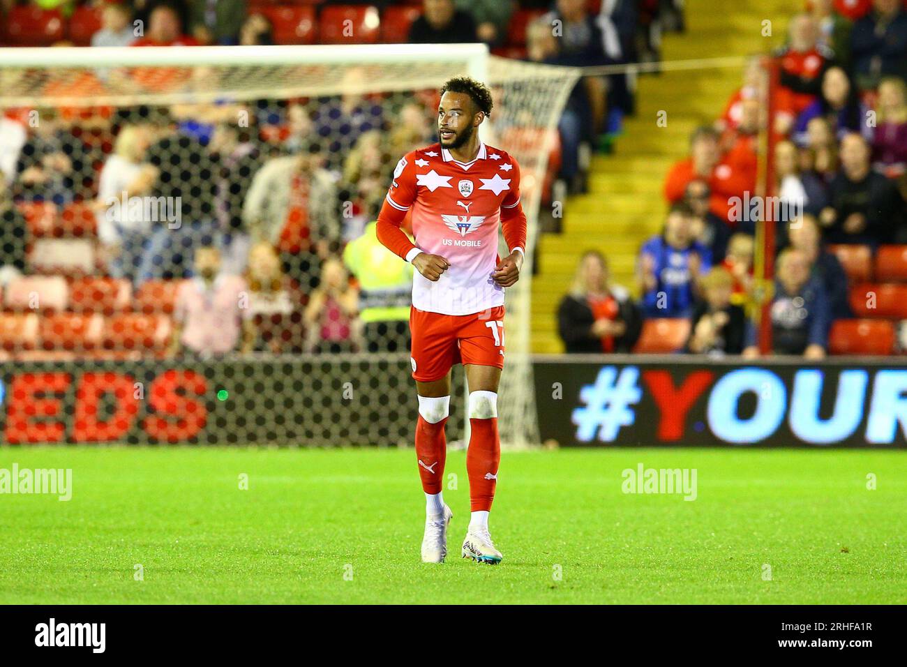 Oakwell Stadium, Barnsley, Angleterre - 15 août 2023 Barry Cotter (17) de Barnsley - pendant le match Barnsley v Peterborough United, Sky Bet League One, 2023/24, Oakwell Stadium, Barnsley, Angleterre - 15 août 2023 crédit : Arthur Haigh/WhiteRosePhotos/Alamy Live News Banque D'Images