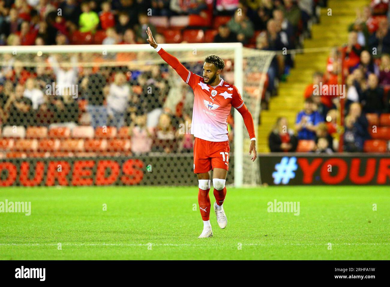 Oakwell Stadium, Barnsley, Angleterre - 15 août 2023 Barry Cotter (17) de Barnsley après avoir marqué le premier but - pendant le match Barnsley v Peterborough United, Sky Bet League One, 2023/24, Oakwell Stadium, Barnsley, Angleterre - 15 août 2023 crédit : Arthur Haigh/WhiteRosePhotos/Alamy Live News Banque D'Images