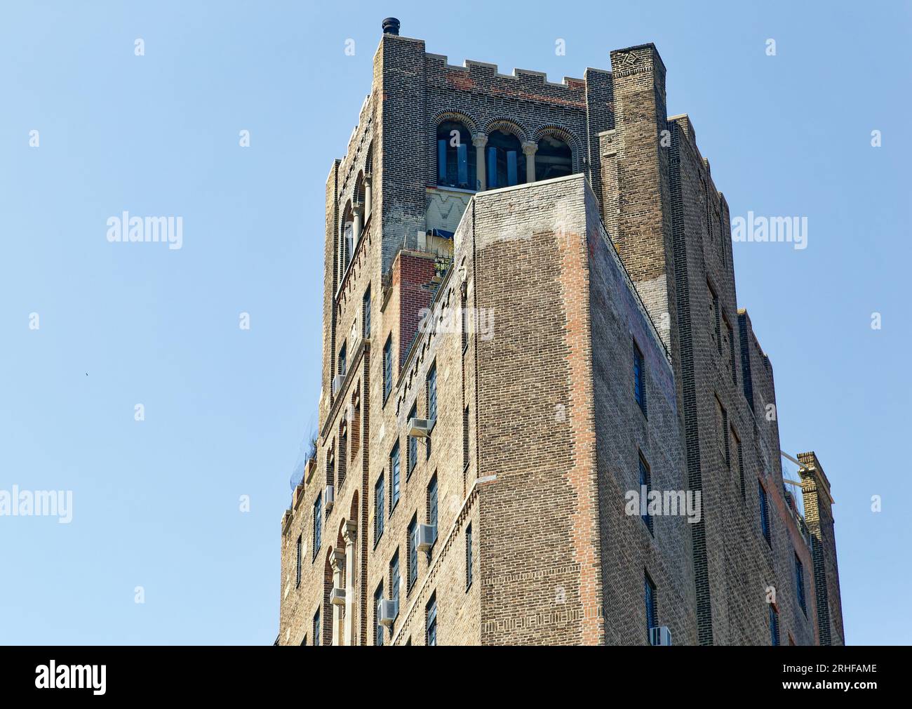 Le 10 Sheridan Square (alias 80 Grove Street), dans le Greenwich Village de Manhattan, est un immeuble d'appartements conçu par Emery Roth et construit en 1929. Banque D'Images