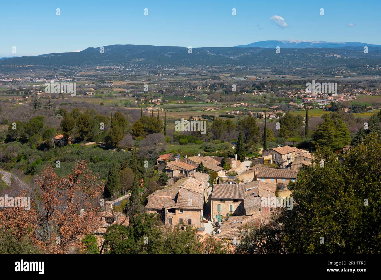 Vue sur Oppède le Vieux vers Mont Ventoux, Provence, France Banque D'Images