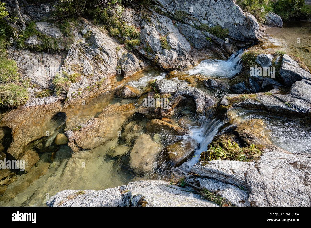 Lit de ruisseau près du plateau de Coscione entre Usciolu et I Croci, GR20, Corse, France Banque D'Images