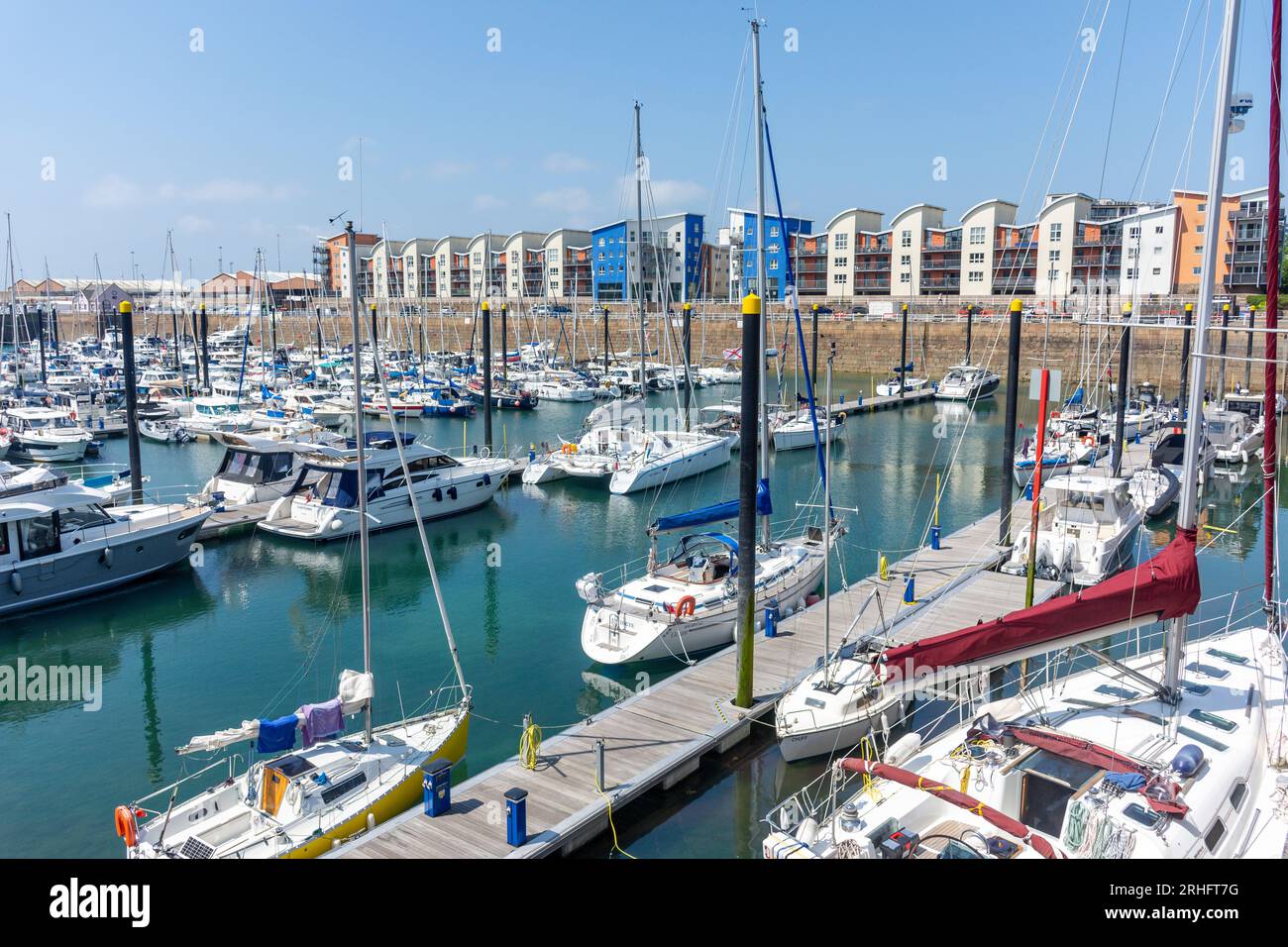 Bateaux amarrés à St Helier Marina, St Helier, Jersey, Îles Anglo-Normandes Banque D'Images