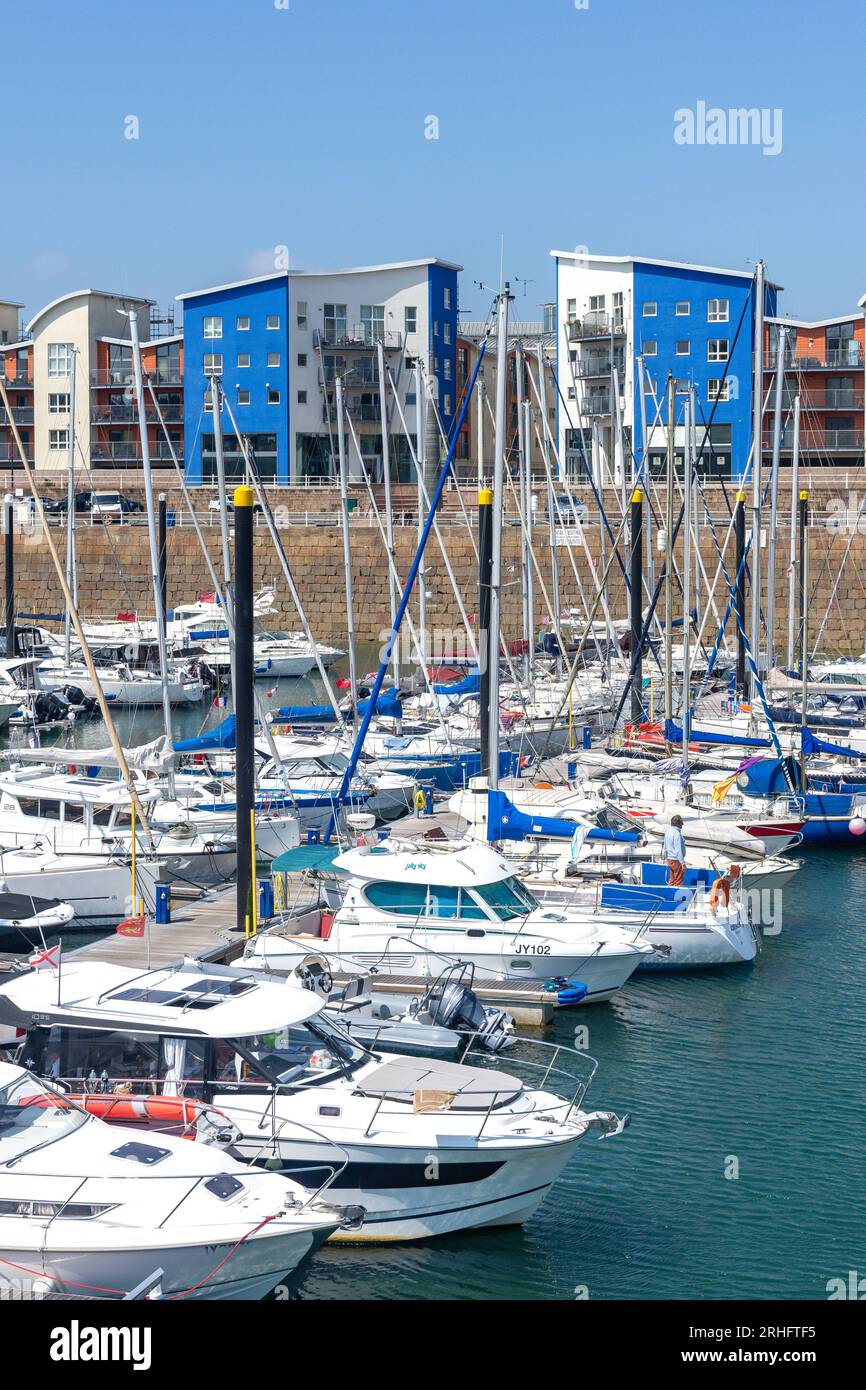 Bateaux amarrés à St Helier Marina, St Helier, Jersey, Îles Anglo-Normandes Banque D'Images