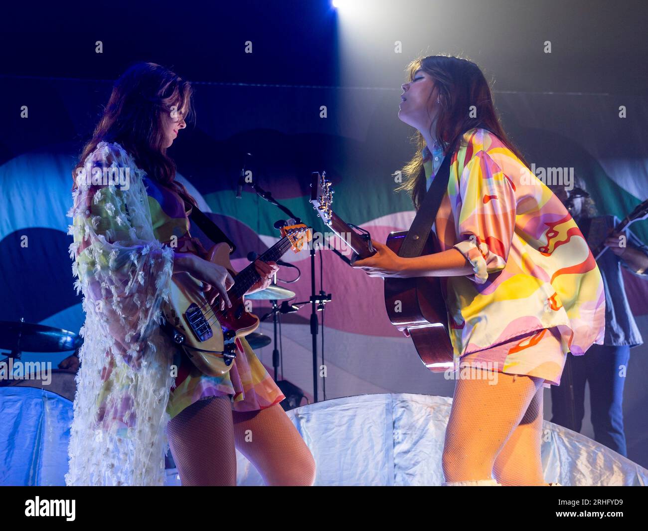 Edimbourg, Royaume-Uni. 16 août 2023. First Aid Kit Perform Live à l'Edinburgh O2 Academy le mercredi 16 août 2023 membres du groupe : Klara Söderberg - chant, guitare, claviers Johanna Söderberg - chant, basse, claviers, autoharpe Freja 'Freja the Dragon' Drakenberg - claviers Scott Simpson - batterie Johannes Runemark - guitare et mandoline crédit: Alan Rennie/Alamy Live News Banque D'Images