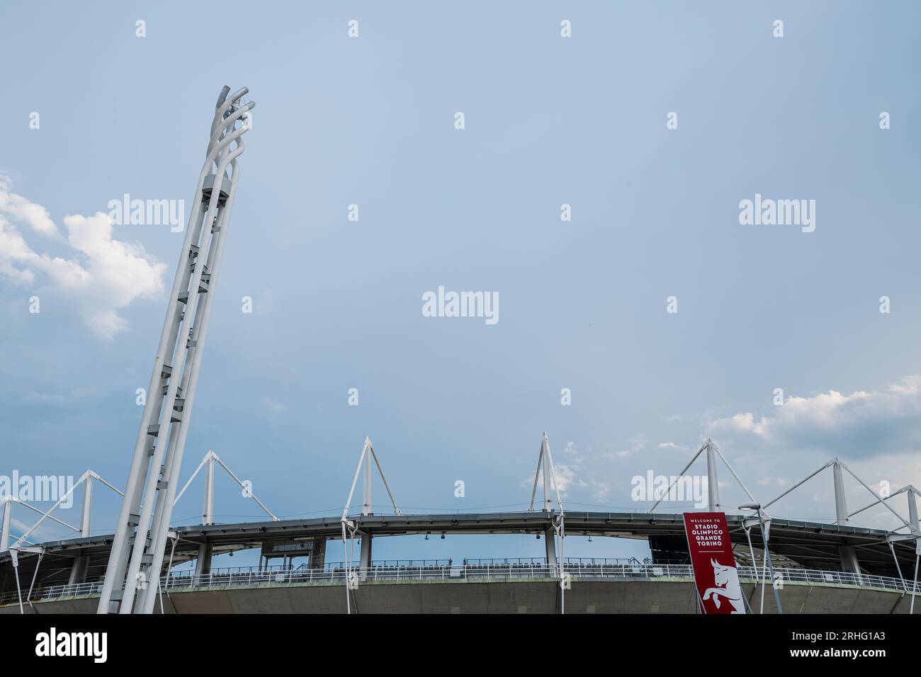 Une vue générale de l'extérieur du stadio Olimpico Grande Torino est vue avant le match de football Coppa Italia Frecciarossa entre le Torino FC et le Feralpisalo. Banque D'Images