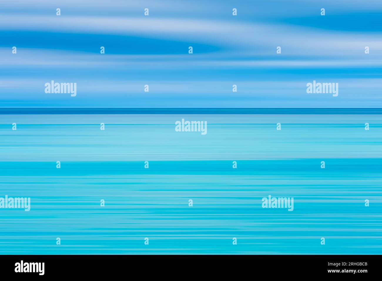 Paysage marin abstrait avec mouvement panoramique combiné à une longue exposition. L'image montre les différentes nuances de bleu et de turquoise qui composent la mer A. Banque D'Images