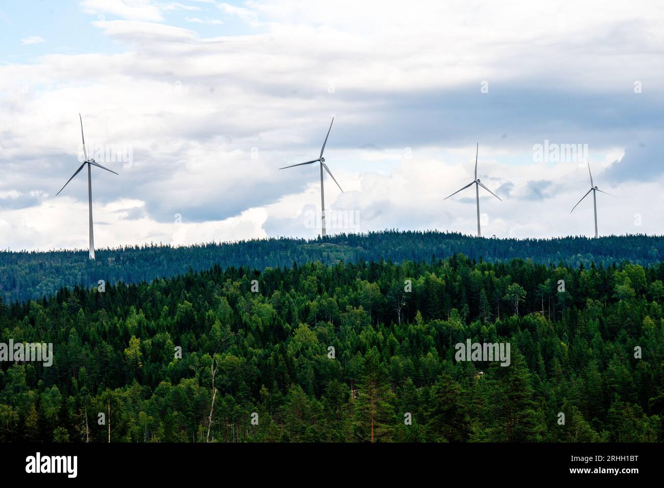 Nord-Odal 20230816.Centrale éolienne appartenant au parc éolien Odal situé dans la municipalité de Nord-Odal. Le parc éolien se compose de 34 turbines. Photo : Annika Byrde / NTB Banque D'Images