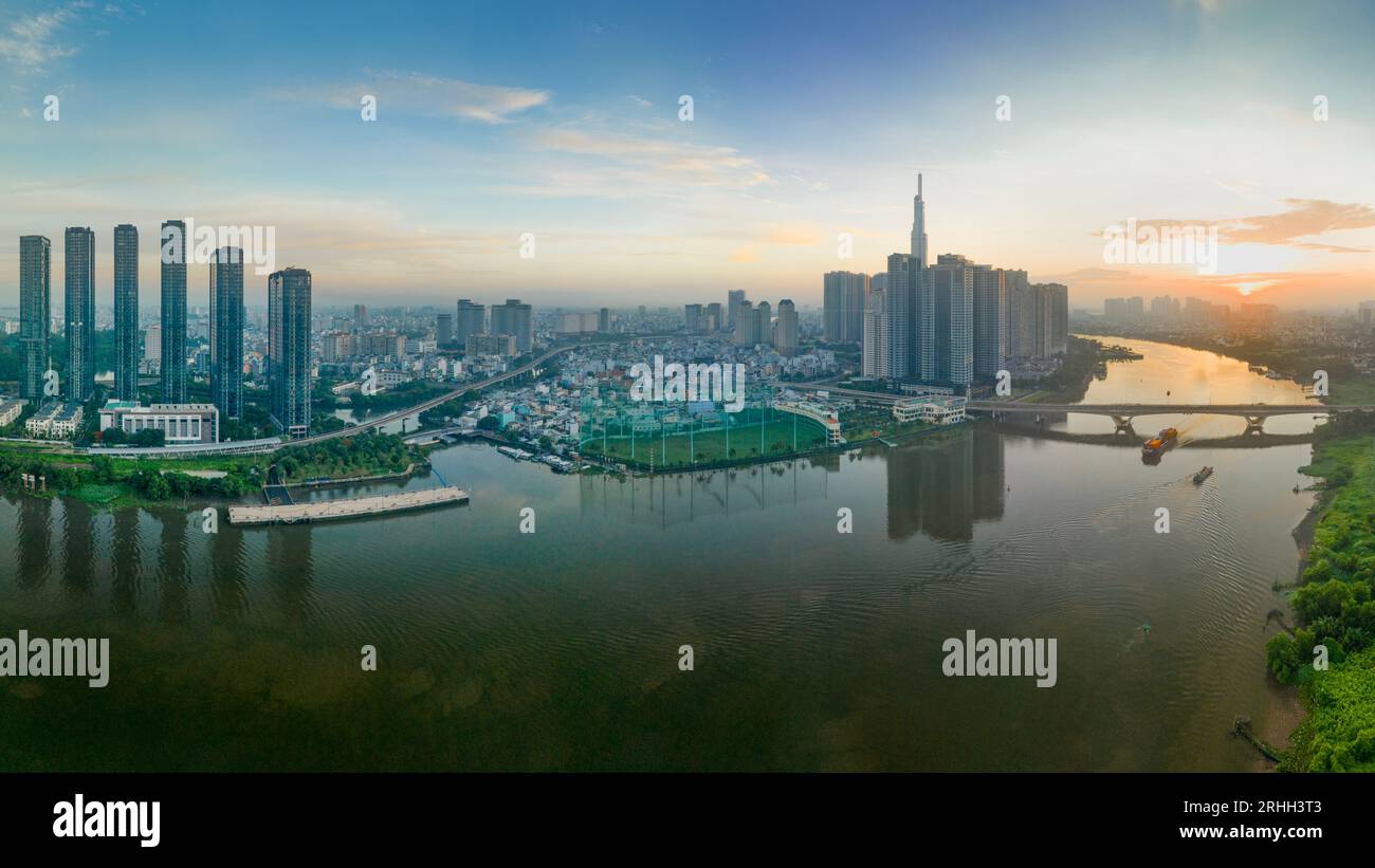 1 juin 2023 : coucher du soleil dans le district 1, Ho Chi Minh ville, Vietnam Banque D'Images