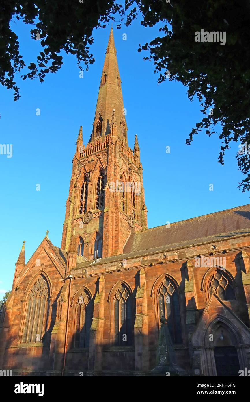 Église paroissiale St Elphin, coucher de soleil le soir, Church Street, Warrington, Cheshire, ANGLETERRE, ROYAUME-UNI, WA1 2TL Banque D'Images