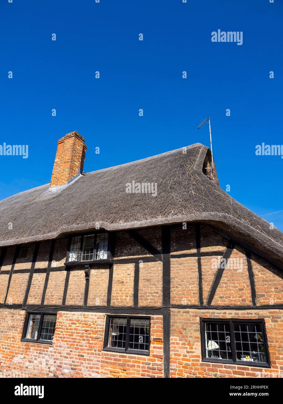 Chaume, Cottage, bâtiment Tudor, avec structure en bois exposée, la rue, ancienne base, Basingstoke, Hampshire, Angleterre, Royaume-Uni, GB. Banque D'Images