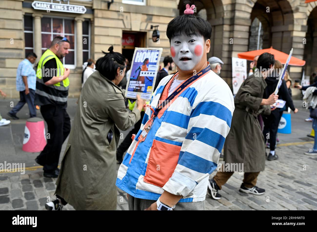 Édimbourg, Écosse, Royaume-Uni. 17 août 2023. Edinburgh Fringe : alors que The Fringe approche la fin de la deuxième semaine, le Royal Mile est toujours occupé par les visiteurs et les artistes. Montrez Trouvez votre chemin de retour à la maison à Pleasance Courtyard. Crédit : Craig Brown/Alamy Live News Banque D'Images