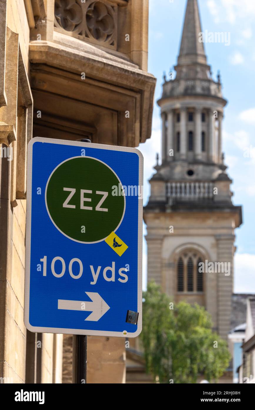 Panneau avertissant les conducteurs de la zone zéro émission (ZEZ) d'Oxford Banque D'Images