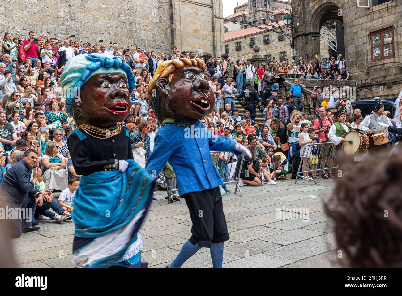 Santiago de Compostelle, Espagne. Les têtes géantes du Desfile de Cabezudos (Parade des têtes géantes) le jour de Dia del Apostol (jour des apôtres) Banque D'Images