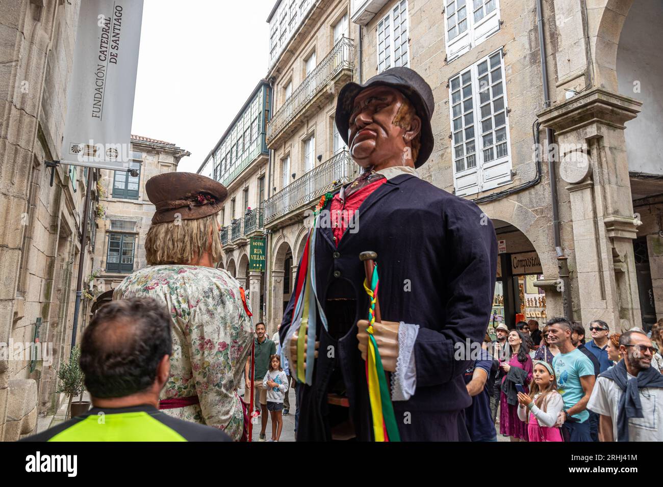 Santiago de Compostelle, Espagne. Les têtes géantes du Desfile de Cabezudos (Parade des têtes géantes) le jour de Dia del Apostol (jour des apôtres) Banque D'Images