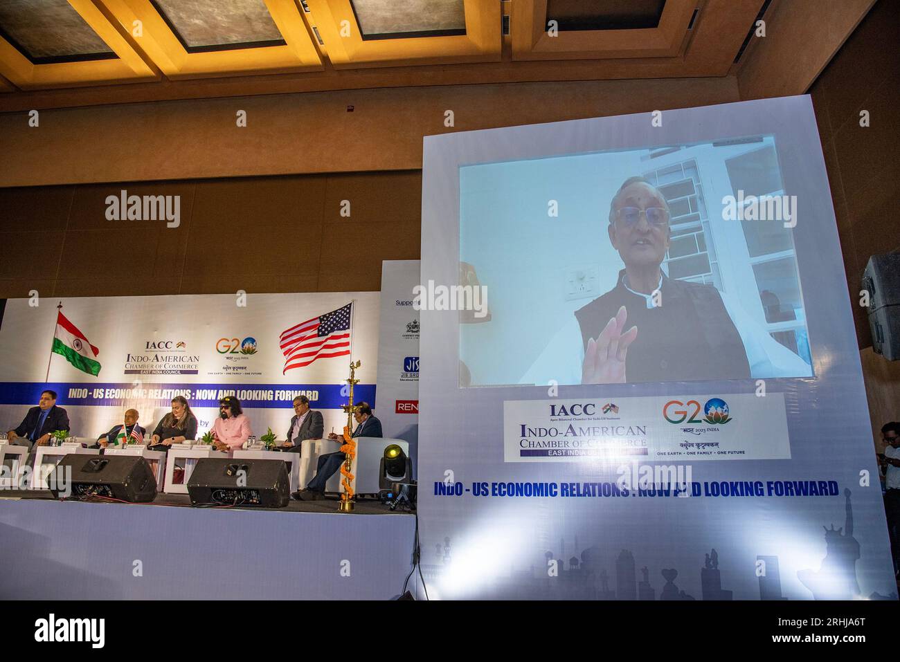 Kolkata, Inde. 17 août 2023. La Chambre de Commerce Indo-américaine organise un programme de conclave économique d'une journée sur 76 ans. Des relations économiques et commerciales indo-américaines au Lalit Great Eastern Hotel, Kolkata le 17 août 2023.Amit Mitra, conseiller principal du ministre en chef du Bengale occidental sur les relations économiques et commerciales se joignent virtuellement au programme. (Photo Amlan Biswas/Pacific Press) crédit : Pacific Press Media production Corp./Alamy Live News Banque D'Images