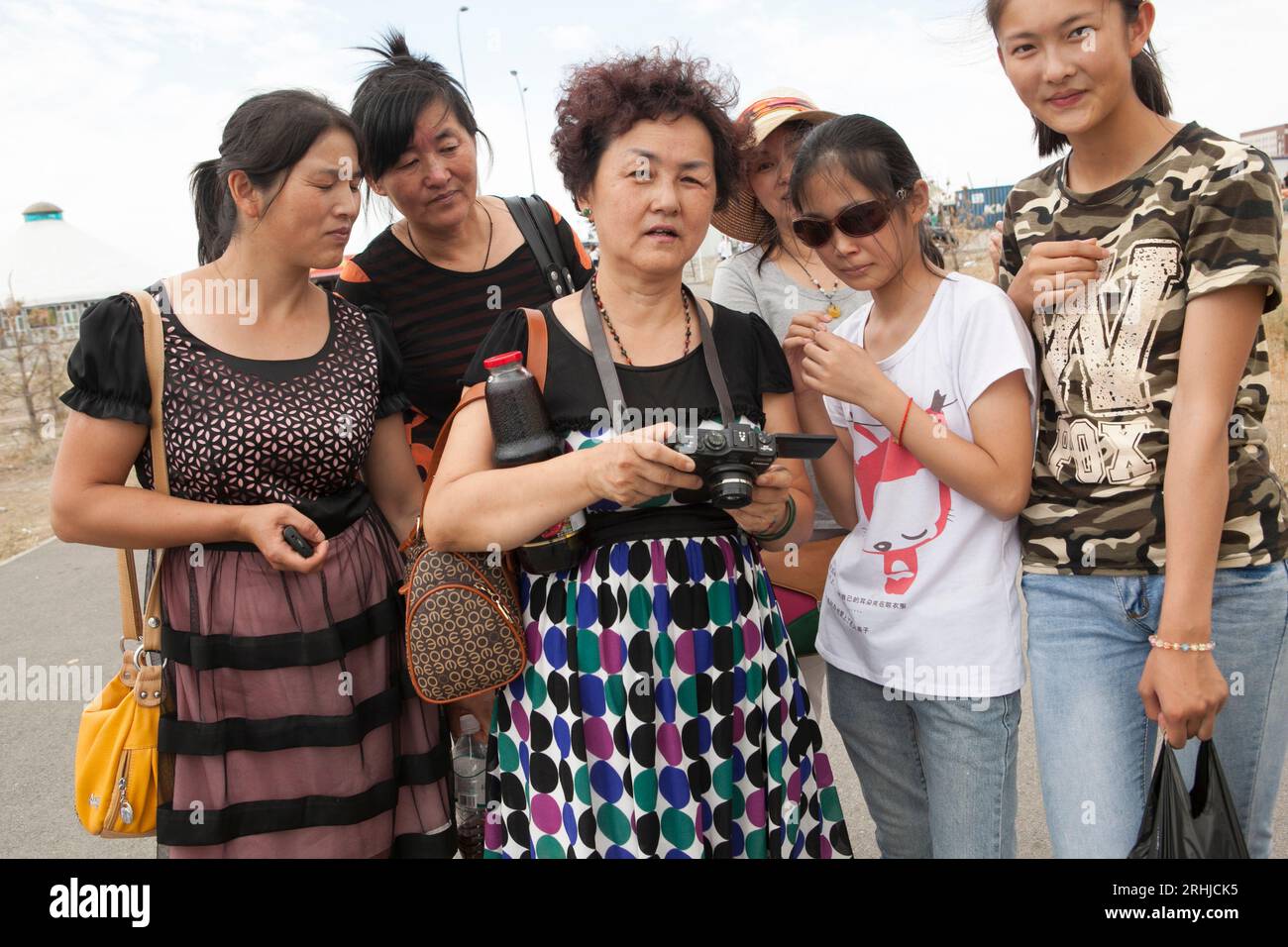 Les citoyens chinois visitent la zone économique spéciale de Khorgos à la frontière sino-kazakhe. Banque D'Images