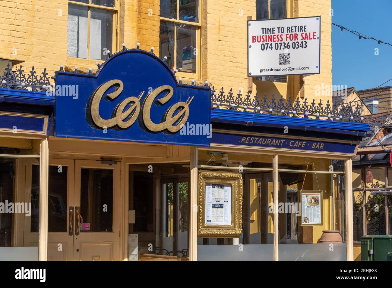 Coco Cafe Bar, Cowley Road, Oxford, n'ouvre que le week-end, en partie à cause de l'effet sur les affaires des LTN de la ville. Banque D'Images