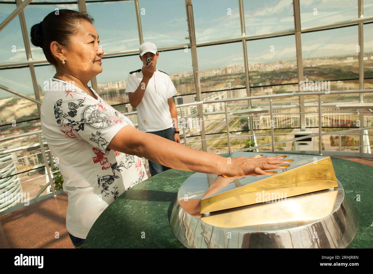 À l'intérieur de la tour Bayterek à Astana, la capitale du Kazakhstan. Banque D'Images