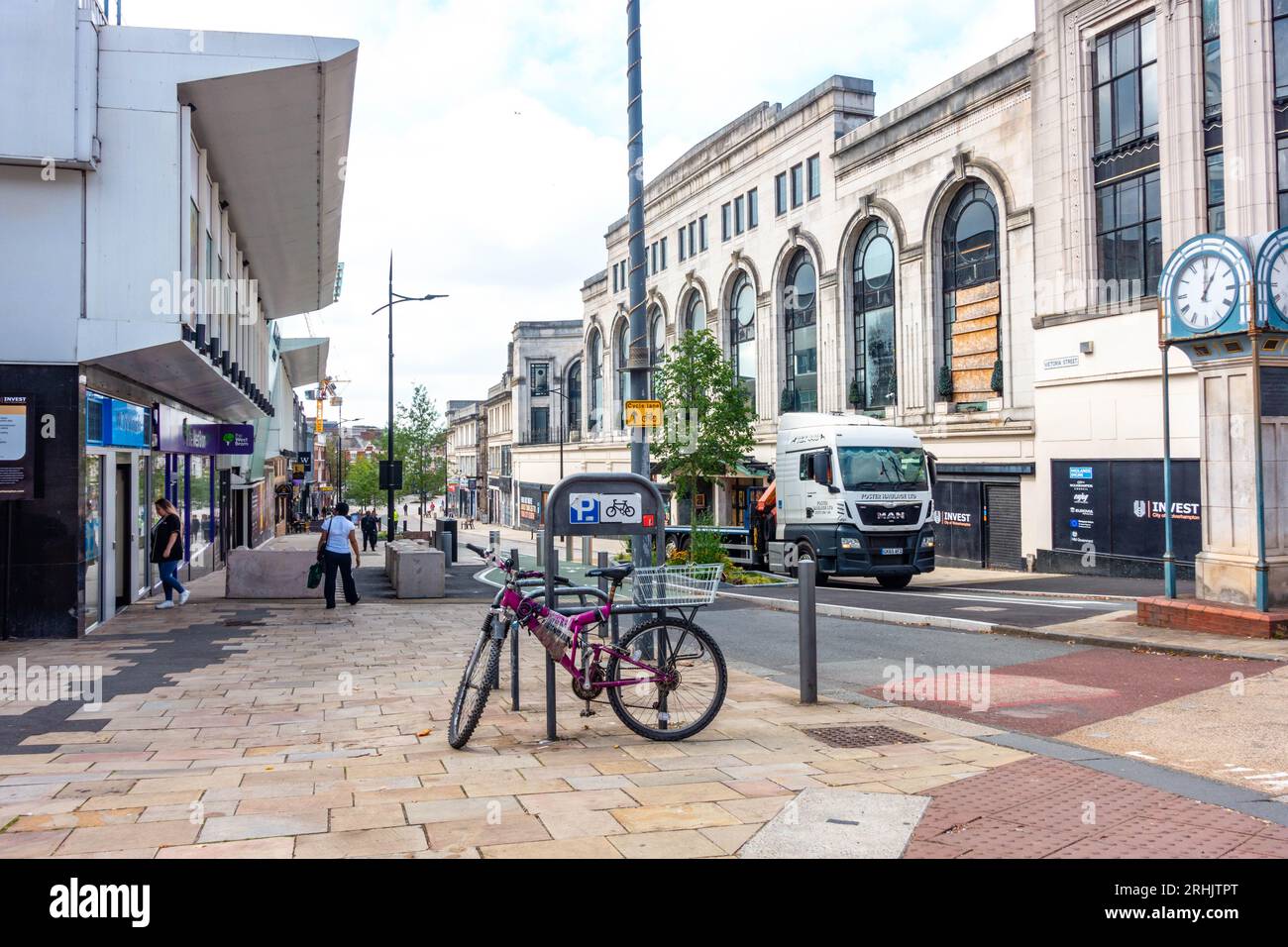 Une vue sur Victoria Street dans le centre-ville de Wolverhampton. Banque D'Images