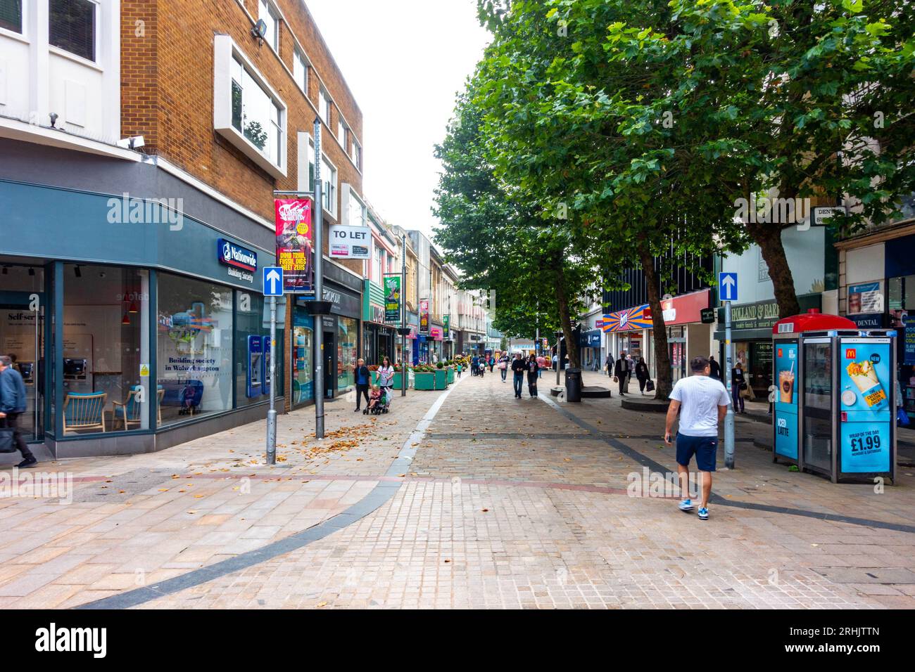 Une vue sur Dudley Street dans le centre-ville de Wolverhampton. Banque D'Images