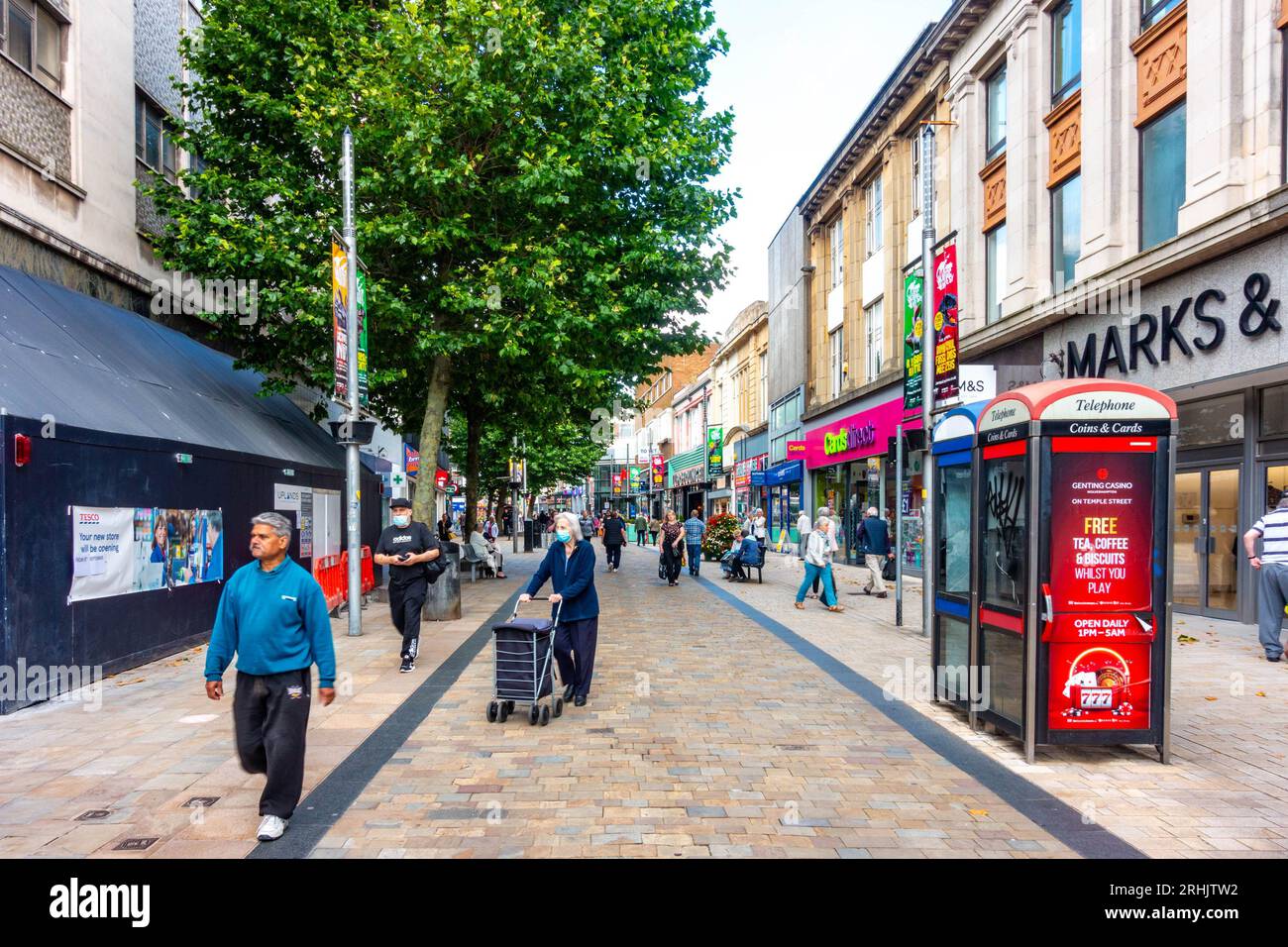 Une vue sur Dudley Street dans le centre-ville de Wolverhampton. Banque D'Images