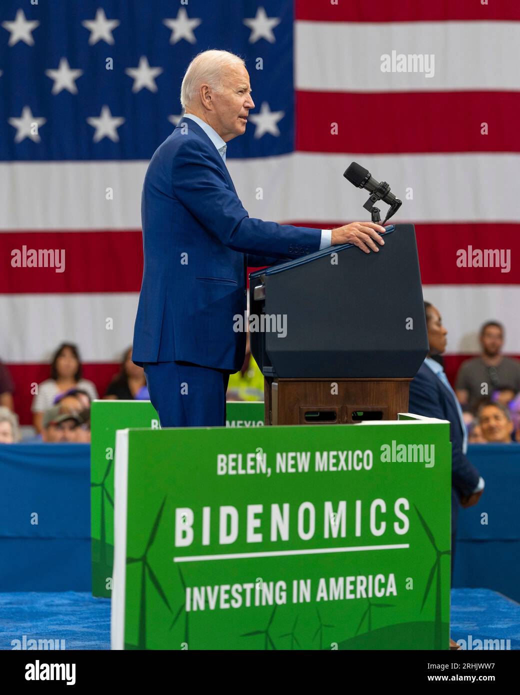 Belen (États-Unis d ' Amérique). 09 août 2023. Le président américain Joe Biden prononce un discours sur l’économie et les emplois verts lors d’une visite à l’usine Arcosa Wind Towers, le 9 août 2023, à Belen, au Nouveau-Mexique, ÉTATS-UNIS. Crédit : Adam Schultz/White House photo/Alamy Live News Banque D'Images