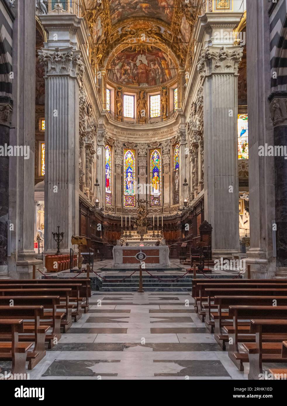 Gênes, Italie - 25 juillet 2023 : intérieur de la cathédrale San Lorenzo, via San Lorenzo, Gênes . Banque D'Images