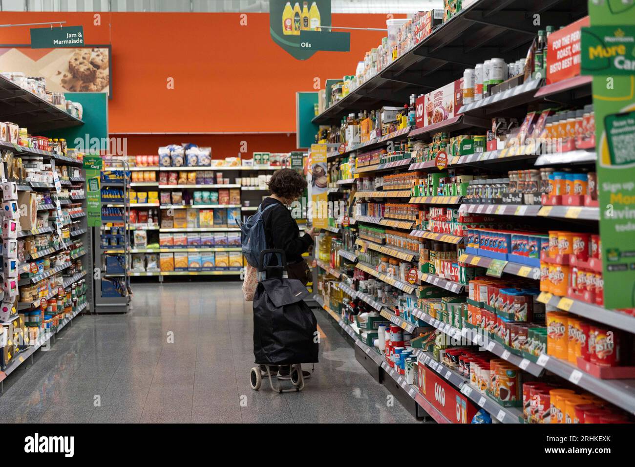 Londres, Royaume-Uni. 17 août 2023. Le prix des denrées alimentaires a augmenté de 14,9% au cours de l'année jusqu'en juillet 2023, selon le dernier indice des prix à la consommation. Banque D'Images