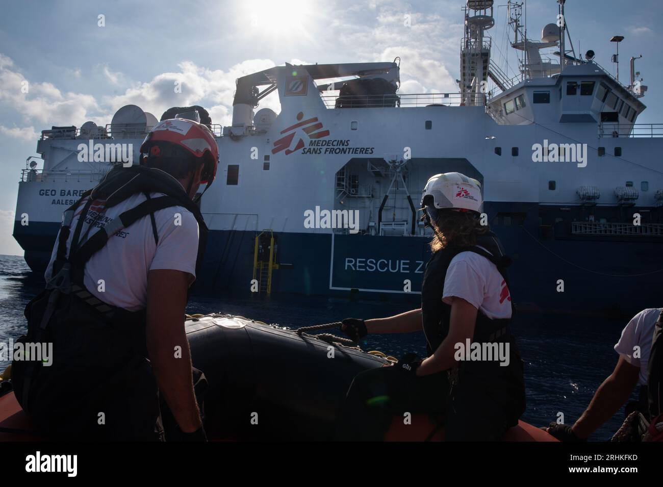 Libia, Libye. 17 août 2023. L’un des bateaux de sauvetage de MSF retournant à Geo Barents avec environ 24 migrants secourus à bord. Médecins sans frontières effectue son premier sauvetage de 55 personnes en rotation 36. (Photo Ximena Borrazas/SOPA Images/Sipa USA) crédit : SIPA USA/Alamy Live News Banque D'Images