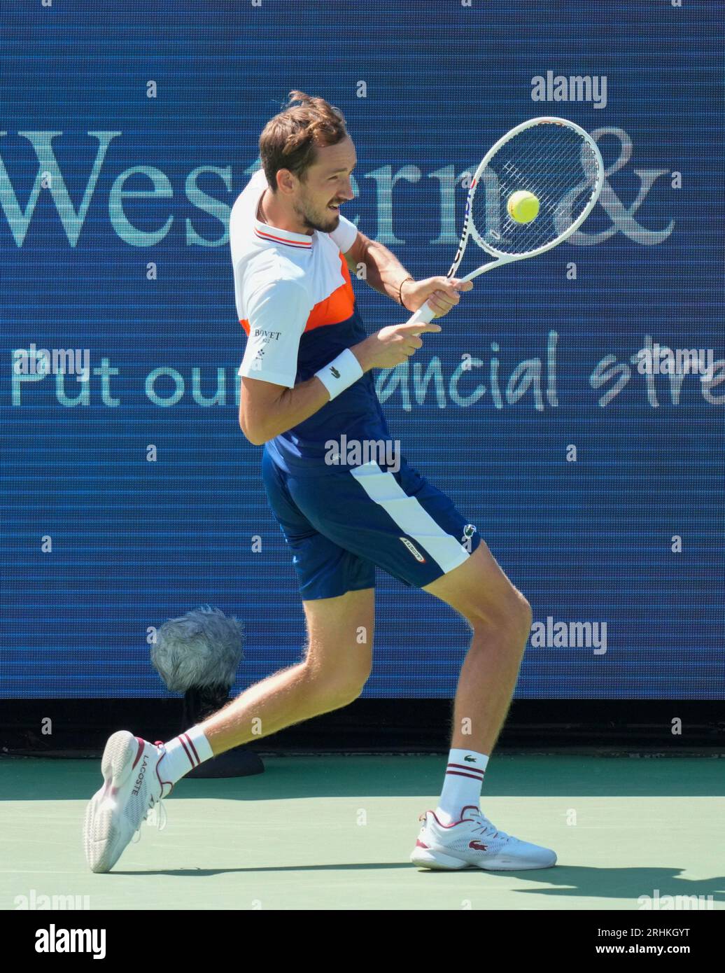 16 août 2023 : Daniil Medvedev (RUS) perd face à Alexander Zverev (GER), 6-4, 5-6 à l'Open de Western & Southern au Lindner Family tennis Center à Mason, Ohio, {USA} © Leslie Billman/Tennisclix/Cal Sport Media Banque D'Images