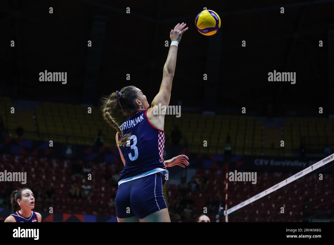Monza, Italie. 17 août 2023. EMA Strunjak #3 de Croatie vu en action lors du match de volleyball féminin de la finale de la poule B de la CEV EuroVolley 2023 entre la Roumanie et la Croatie à l'Arena di Monza, Monza, Italie le 17 août 2023 crédit : Agence de photo indépendante/Alamy Live News Banque D'Images