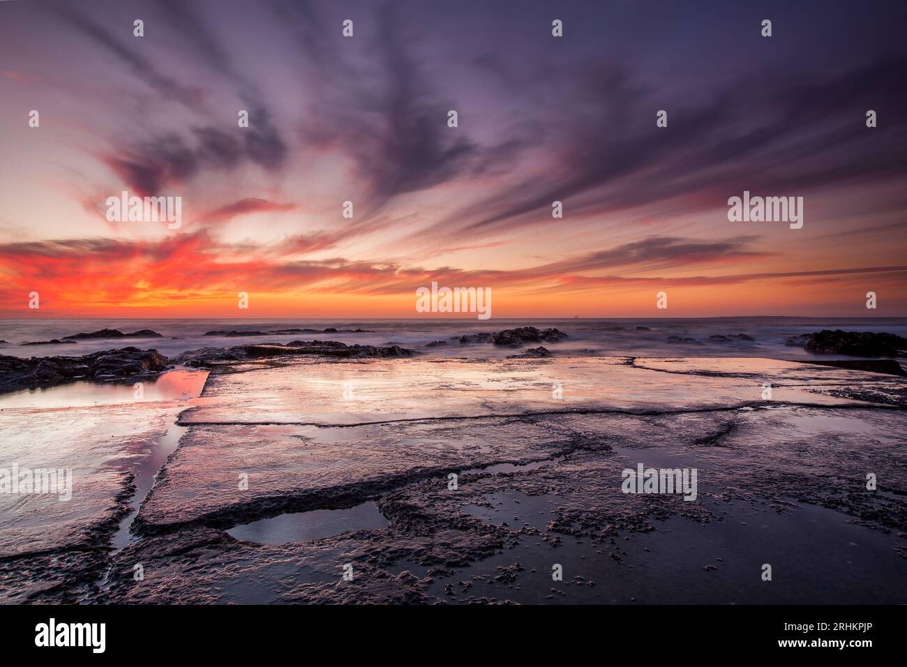 Belle photographie de paysage rose coucher de soleil de l'océan Atlantique au Cap Afrique du Sud Voyage tourisme de destination Banque D'Images