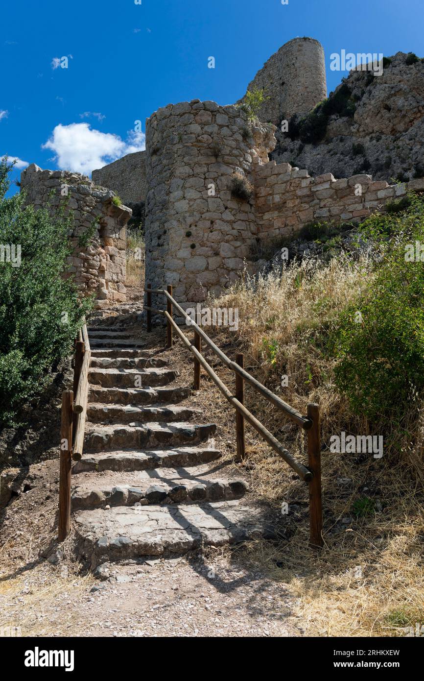 Europe, Espagne, Castille-et-Léon, Poza de la Sal, les marches jusqu'au château de Rojas Banque D'Images