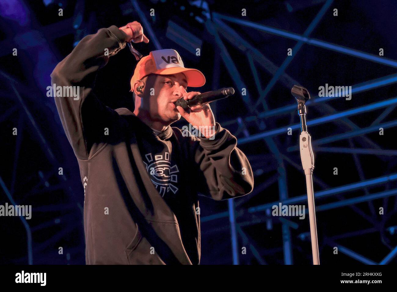 Winchester, Royaume-Uni. 13 août 2023. Benjamin Gerard Coyle-Larner, musicien de hip-hop anglais connu professionnellement sous le nom de Loyle Carner, se produisant sur scène au Boomtown Festival. (Photo de Dawn Fletcher-Park/SOPA Images/Sipa USA) crédit : SIPA USA/Alamy Live News Banque D'Images