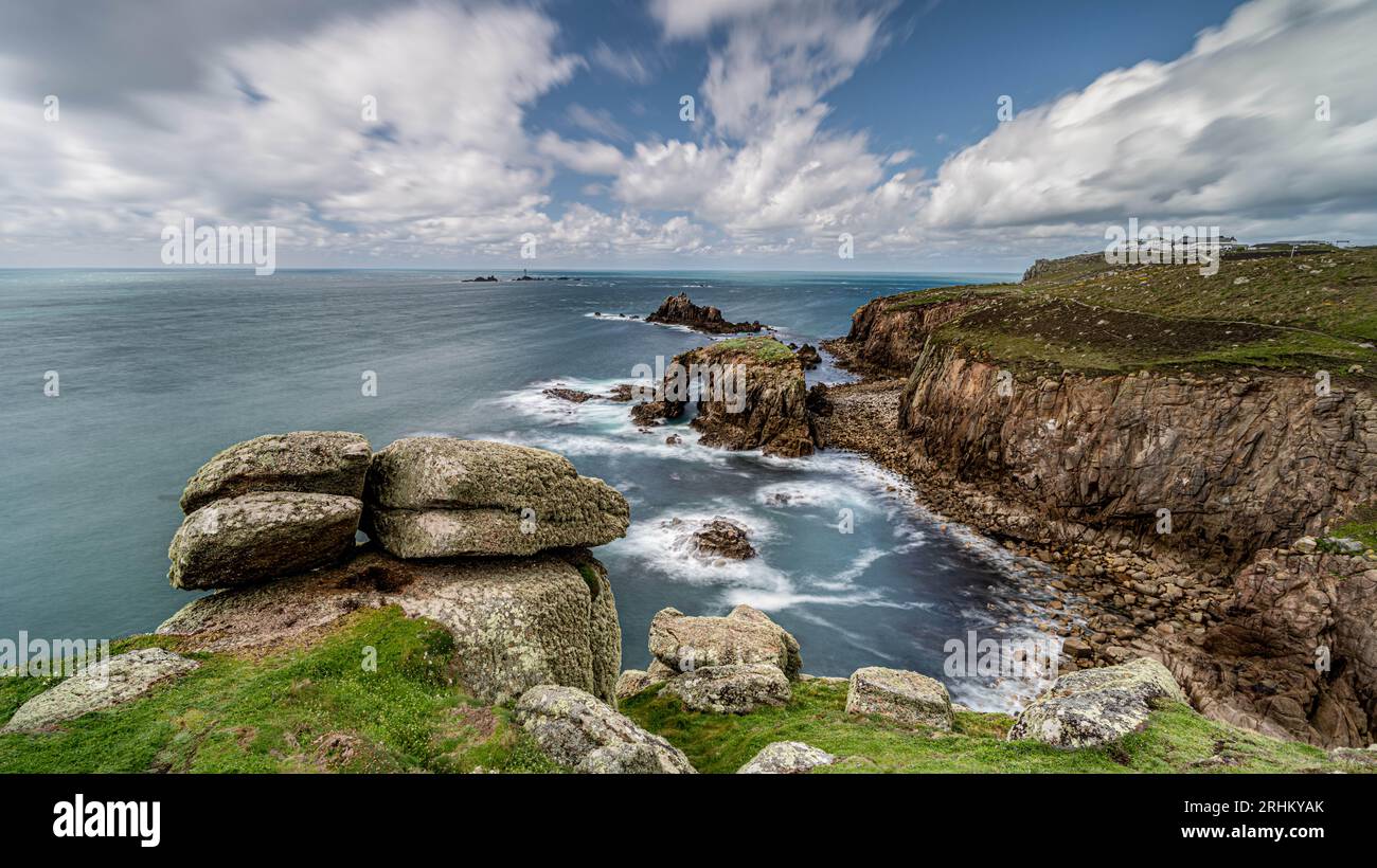 Enys Dodnan Arch, Lands End, Cornwall Banque D'Images