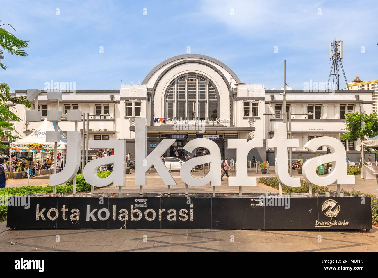 11 juillet 2023 : gare de Jakarta Kota, alias gare BeOS, dans le centre de la vieille ville de Kota, Jakarta, Indonésie. Il a été nommé Batavia Zuid ou South Ba Banque D'Images