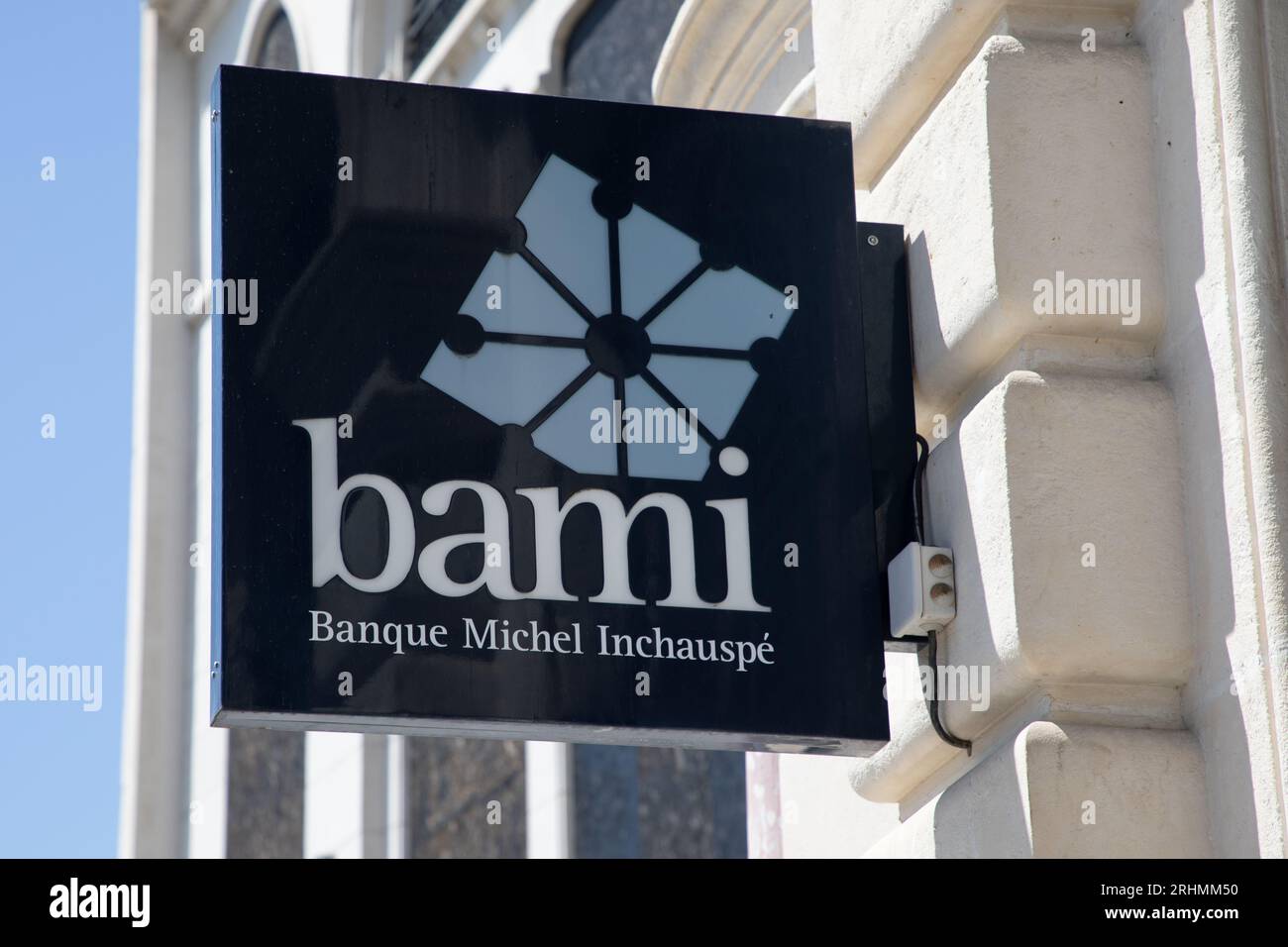 pau , France - 08 08 2023 : marque logo Bami et signe de texte sur la façade du bâtiment agence bancaire française Banque D'Images
