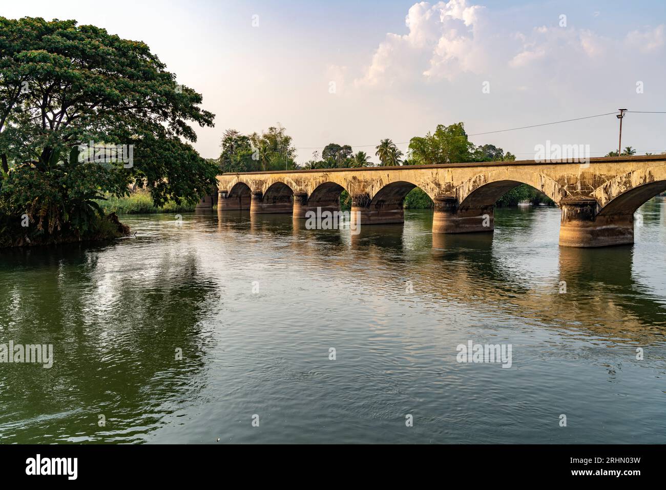 Die ehemalige französische Eisenbahnbrücke über den Mekong zwischen Don Det und Don Khon, si Phan Don, Provinz Champasak, Laos, Asien | The Old Fre Banque D'Images