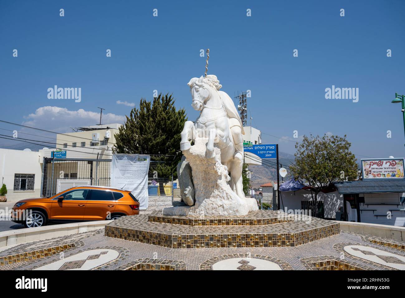 Statue du prophète Elijah tuant un Dragon Ghajar (arabe : غجر, aussi Rhadjar), est un village alaouite-arabe sur la rivière Hasbani, à la frontière betwe Banque D'Images