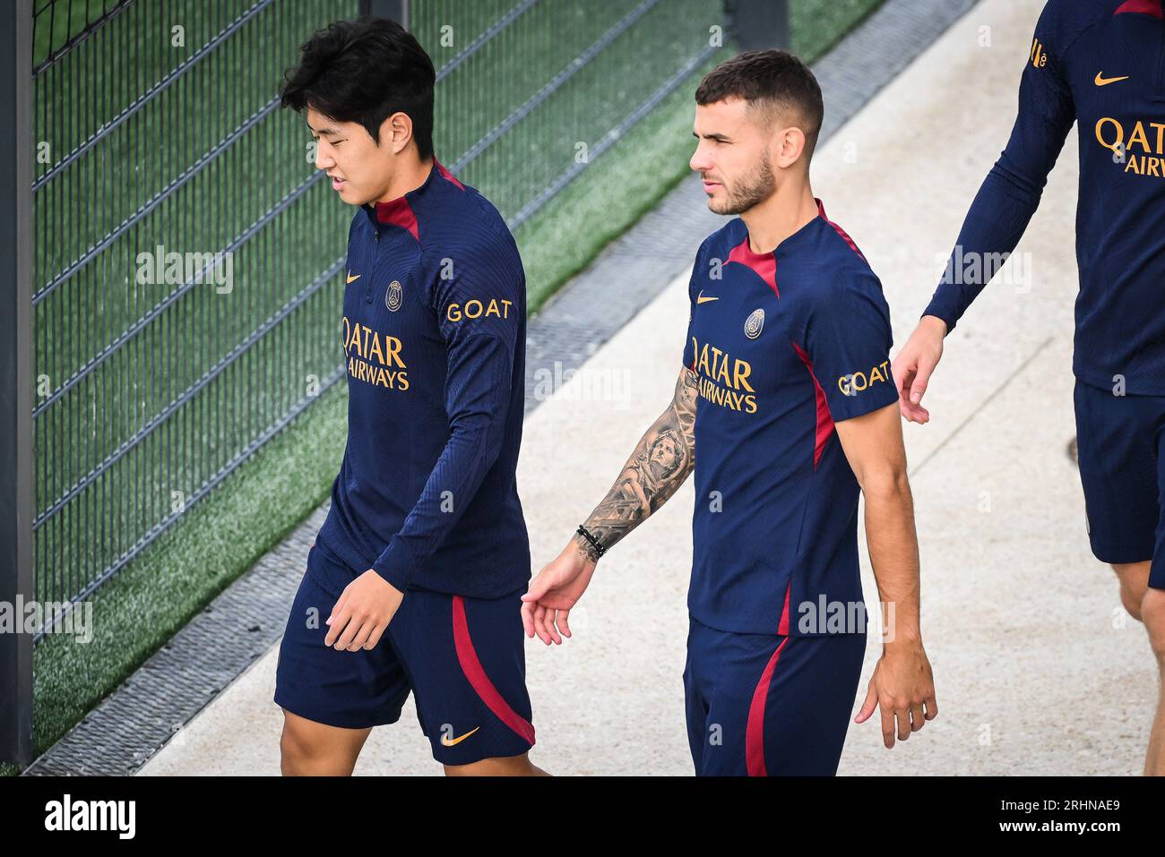 Poissy, France, France. 18 août 2023. Lee KANG-IN du PSG et Lucas HERNANDEZ du PSG lors d’une séance d’entraînement au Paris Saint-Germain au Campus PSG le 18 août 2023 à Poissy près de Paris, France. (Image de crédit : © Matthieu Mirville/ZUMA Press Wire) USAGE ÉDITORIAL SEULEMENT! Non destiné à UN USAGE commercial ! Crédit : ZUMA Press, Inc./Alamy Live News Banque D'Images
