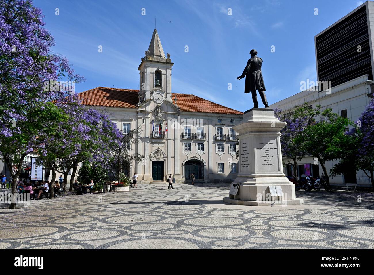 Bureaux du conseil de district d'Aveiro avec monument historique José Estevão Coelho de Magalhães, Portugal Banque D'Images