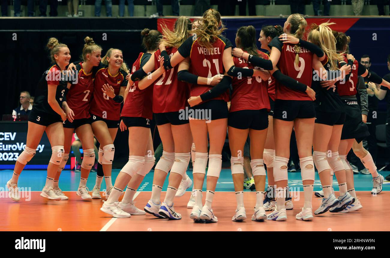 Dusseldorf, Deutschland. 17 août 2023. Firo : CHAMPIONNAT D'EUROPE féminin de volleyball Euro 2023 17.08.2023 GRÈCE - ALLEMAGNE 0:3 finale jubilation allemagne crédit : dpa/Alamy Live News Banque D'Images