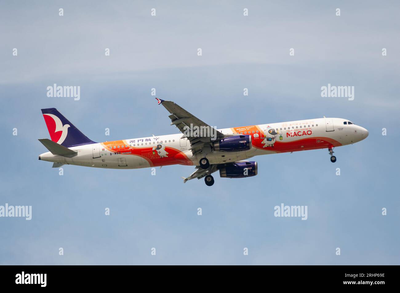 15.07.2023, Singapour, République de Singapour, Asie - un Airbus A321-200 d'Air Macau approche de l'aéroport de Changi pour atterrir. Banque D'Images