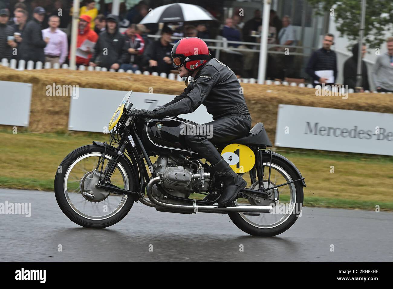 Sammy Miller, BMW Rennsport, MotoGP Celebration, avec quelques-unes des motos et des pilotes les plus célèbres de 1947 jusqu'à ceux actuellement utilisés de ce câlin Banque D'Images