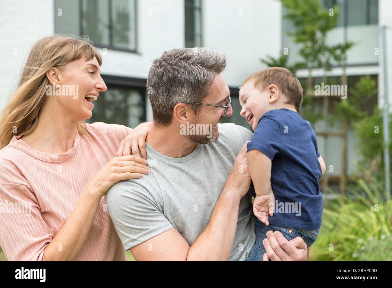 Couple avec enfant en bas âge Banque D'Images