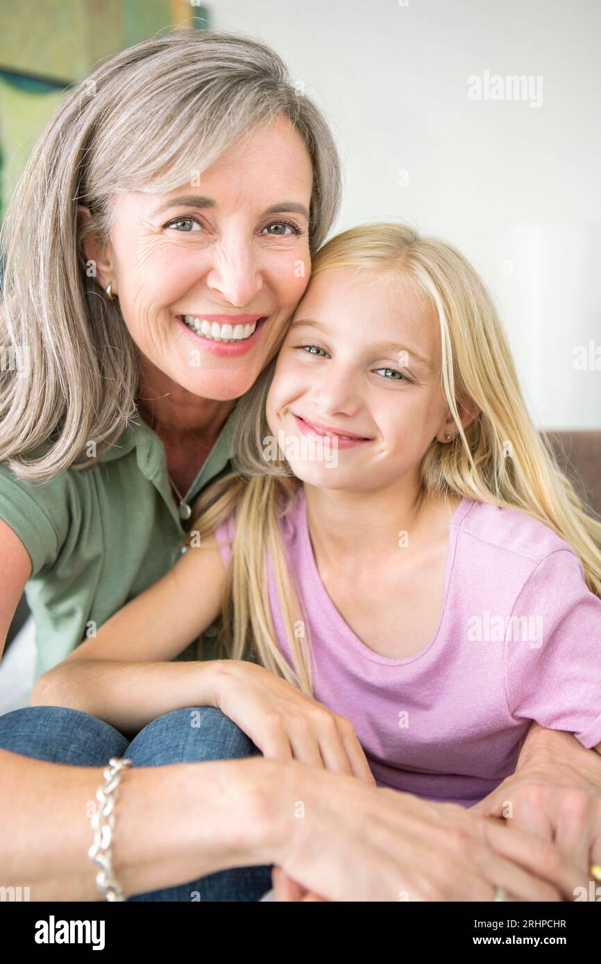 Grand-mère et sa petite-fille Banque D'Images
