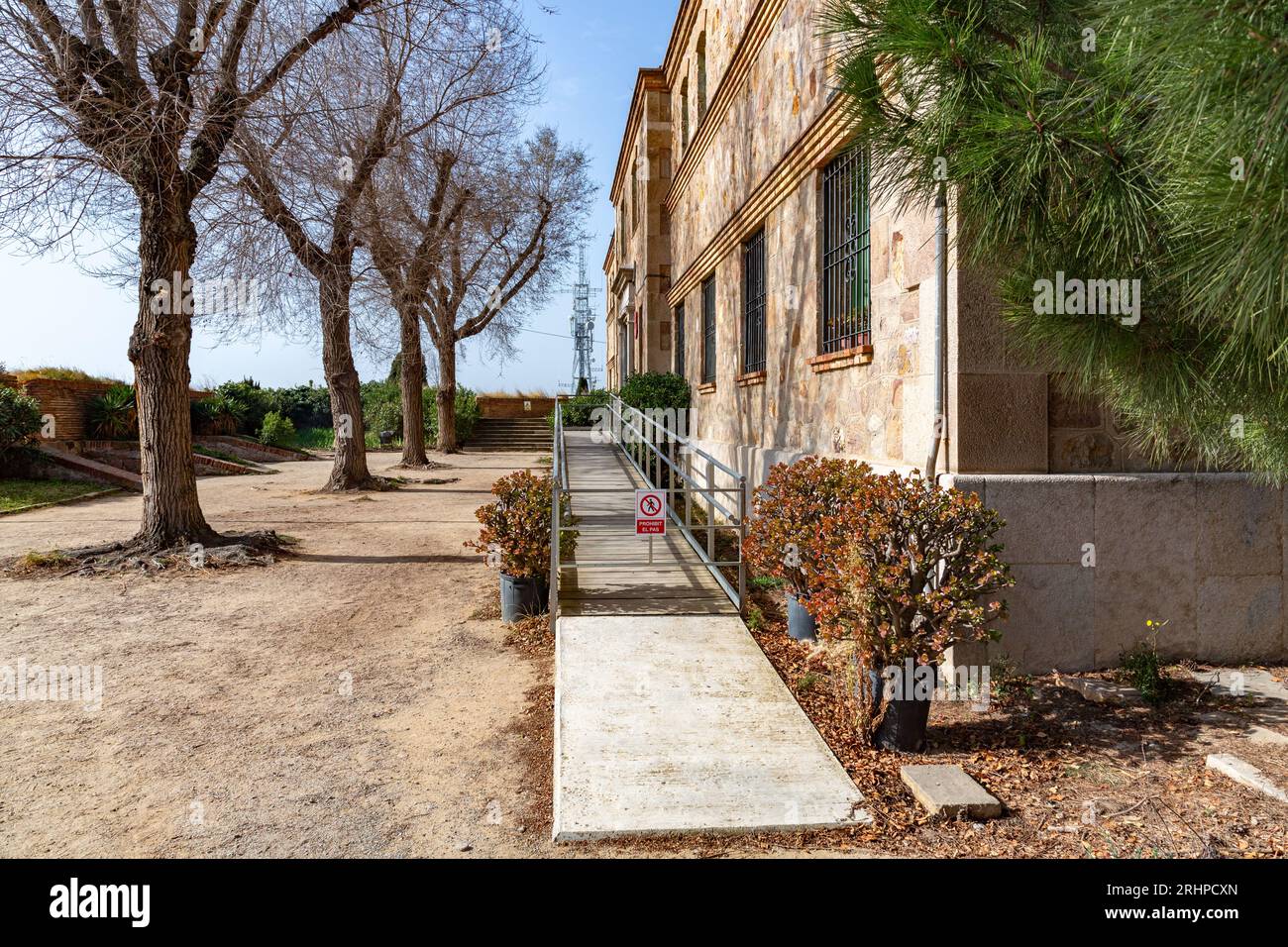 Barcelone, Espagne - 11 FÉVRIER 2022 : le château de Montjuic est une ancienne forteresse militaire, avec des racines datant de 1640, construite au sommet de la colline de Montjuic à Barce Banque D'Images