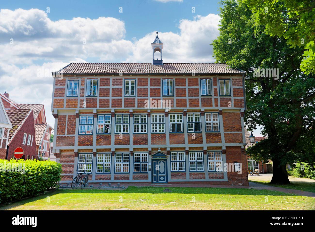 Old Latin School dans la vieille ville historique, Otterndorf, Basse-Saxe, Allemagne Banque D'Images