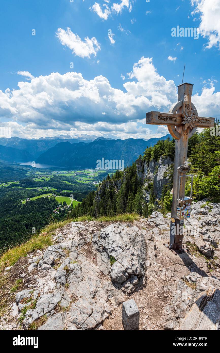 Croix de sommet sur Predigtstuhl près de Bad Goisern, Salzkammergut, haute-Autriche, Autriche Banque D'Images